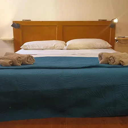 Mirabilia 1 Bed & Breakfast *